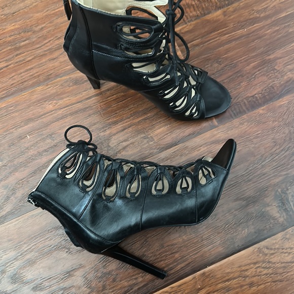 Super cute lace up booties Nine West - Picture 2 of 5